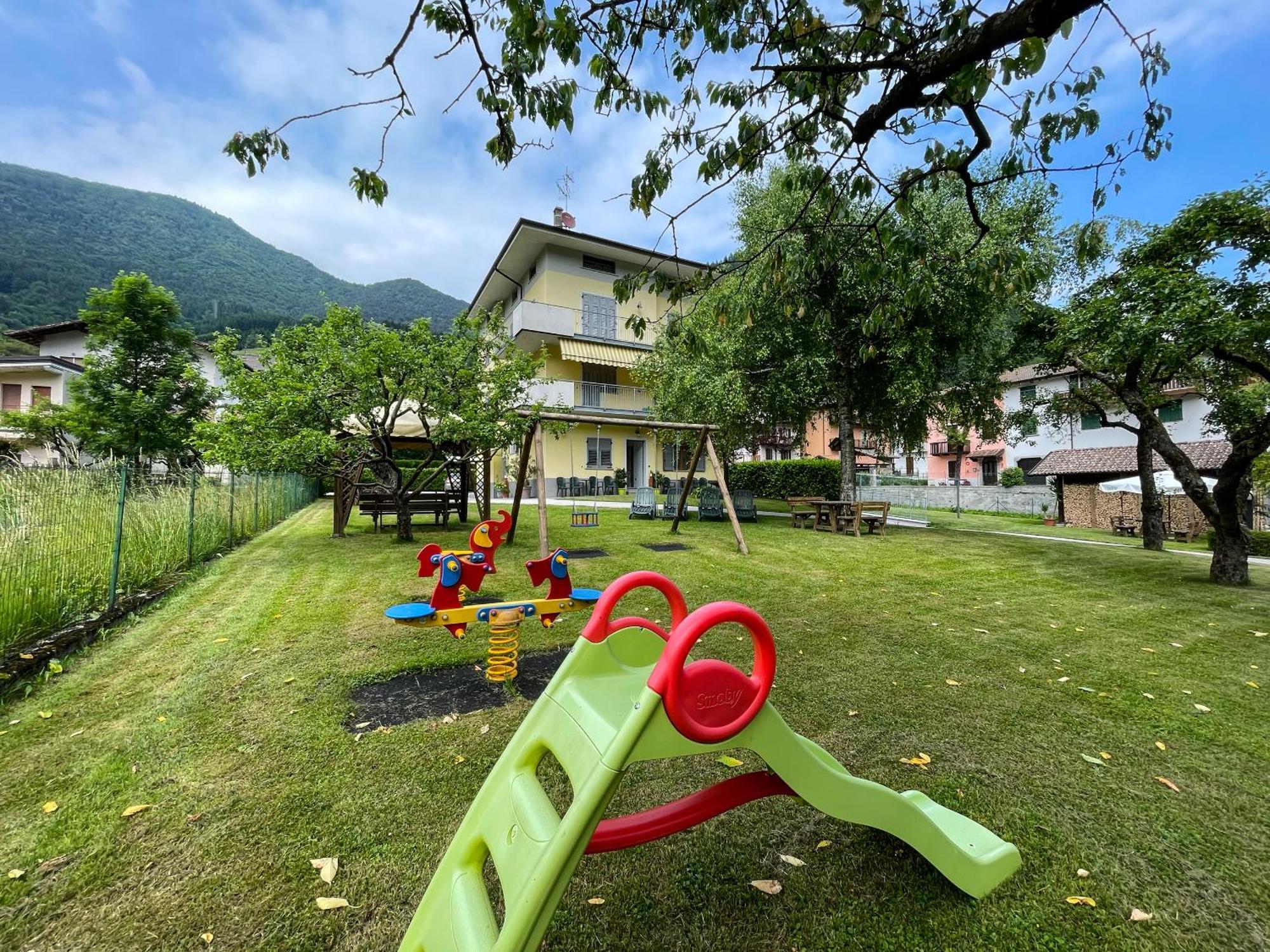 Hotel Locanda Alla Perla Tiarno di Sotto Esterno foto